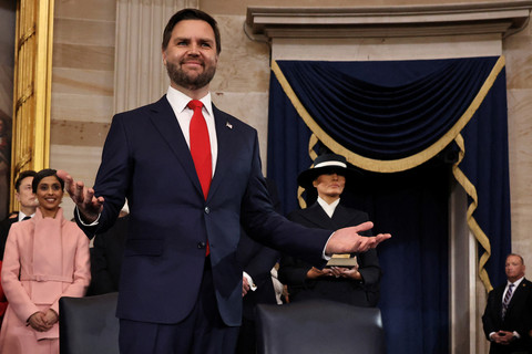 Wakil Presiden terpilih AS James David Vance tiba jelang pelantikan Presiden dan Wakil Presiden Amerika Serikat di Rotunda Gedung Capitol, Washington, DC, Amerika Serikat, Senin (20/1/2025). Foto: Chip Somodevilla/Pool via REUTERS