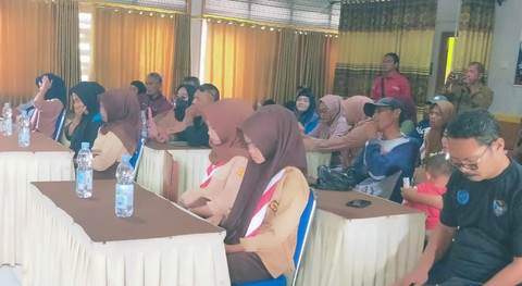 Para siswi yang terlibat baku hantam di jalanan. Dok: Ist.