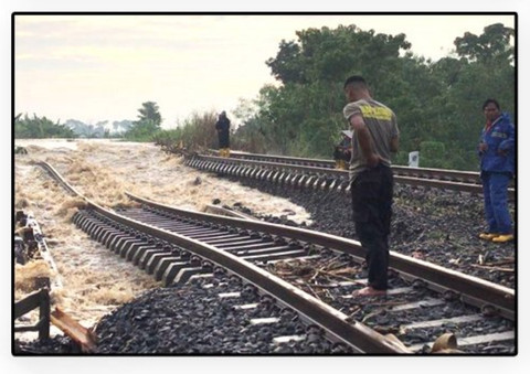 Penanganan banjir di Grobogan, Jateng, Selasa (21/1/2025). Foto: PT KAI