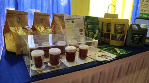 Peluncuran prototype asam humat di wilayah Izin Usaha Pertambangan (IUP) Peranap, Indragiri Hulu, Riau. Foto: Dok. Bukit Asam