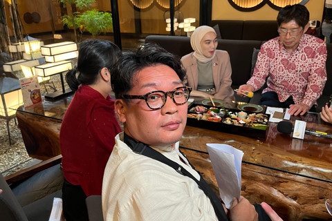 Koki Okuzono Restaurant, Shimada Naoyuki, dalam acara pengenalan hidangan khas Tahun Baru Jepang, Osechi Ryori di Okuzono Restaurant, Jakarta, Selasa (21/1/2025). Foto: Tiara Hasna/kumparan