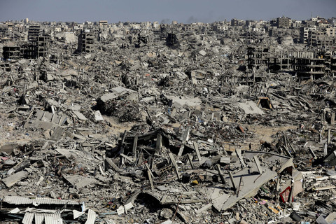 Suasana bangunan yang hancur akibat gencatan senjata Hamas-Israel di Jabalia, Jalur Gaza, Selasa (21/1/2025). Foto: Dawoud Abu Alkas/REUTERS