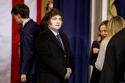 Presiden Argentina Javier Milei menghadiri pelantikan Presiden dan Wakil Presiden Amerika Serikat di Rotunda Gedung Capitol, Washington, DC, Amerika Serikat, Senin (20/1/2025). Foto: Shawn THEW / POOL / AFP