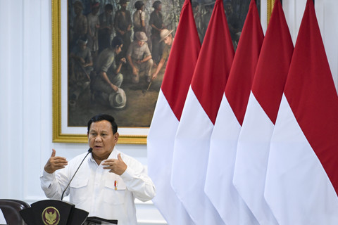 Presiden Prabowo Subianto memberikan arahan saat memimpin sidang kabinet paripurna di Kantor Presiden, Jakarta, Rabu (22/1/2025). Foto: Hafidz Mubarak A/ANTARA FOTO