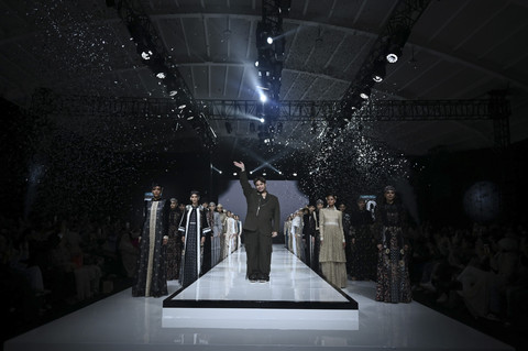 Peragaan busana Ivan Gunawan Prive Raya Collections 2025 di Garis Poetih Festival. Foto: Dok. Ivan Gunawan Prive