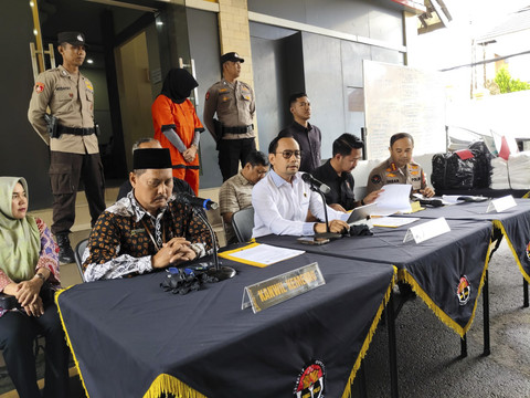 Konpers kasus penipuan biro umrah dengan total kerugian Rp 14 miliar, Kamis (23/1/2025). Foto: Arfiansyah Panji Purnandaru/kumparan