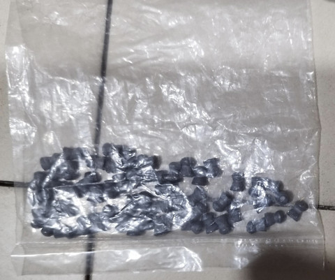 Barang bukti senapan angin yang dipakai DD (45) untuk menembak mati kucing peliharaan di Kelapa Gading, Jakarta Utara. Foto: Dok. Polsek Kelapa Gading