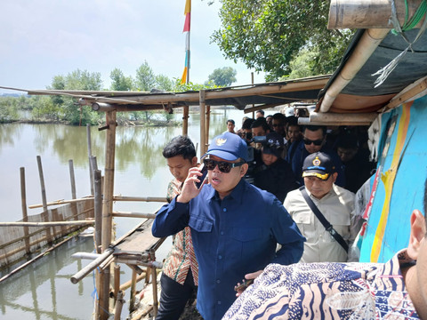 Menteri ATR/BPN Nusron Wahid mengecek fisik HGB di Desa Kohod, Kecamatan Pakuhaji, Kabupaten Tangerang, Jumat (24/1/2025). Dok: kumparan