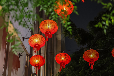 Semarak Perayaan lmlek di Surabaya, Ratusan Lampion Hiasi Kota Pahlawan