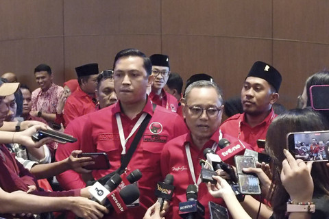 Ketua DPP PDIP Dedi Sitorus (kanan) dan Ronny Talapessy (kiri) usai acara Pembekalan dan Bimbingan Teknis Anggota DPRD Provinsi, Kabupaten dan Kota Fraksi PDI Perjuangan Masa Bakti 2024-2029 di JIEXPO, Kemayoran, Jakarta pusat, Jumat (24/1/2025). Foto: Zamachsyari/kumparan