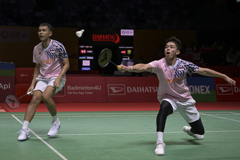 Ganda putra Indonesia Fajar/Rian melawan ganda putra China Xie Hao Nan dan Zeng Wei Han pada perempat final Daihatsu Indonesia Masters 2025 di Istora Senayan, Jakarta, Jumat (24/1/2025). Foto: Fauzan/ANTARA FOTO