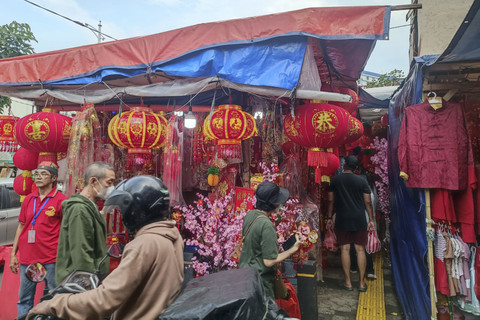 Suasana di kawasan Pasar Pecinan Glodok, Jakarta Barat, Sabtu (25/1/2025). Foto: Zamachsyari/kumparan