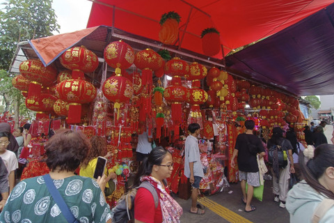 Suasana di kawasan Pasar Pecinan Glodok, Jakarta Barat, Sabtu (25/1/2025). Foto: Zamachsyari/kumparan