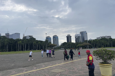 Suasana kawasan Monas saat liburan long weekend, Sabtu (25/1/2025). Foto: Fadhil Pramudya/kumparan
