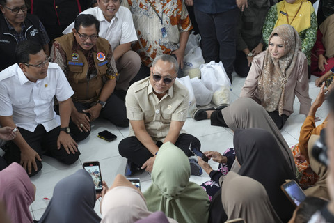 Menko Zulhas Salurkan Ribuan Bantuan Pangan ke Korban Bencana Alam di Pekalongan. Foto: Istimewa