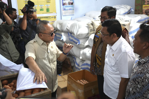 Menko Zulhas Salurkan Ribuan Bantuan Pangan ke Korban Bencana Alam di Pekalongan. Foto: Istimewa