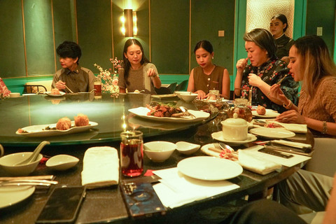 Suasana makan siang nuansa Imlek di Canton 108 Senayan City. Foto: dok. Senayan City