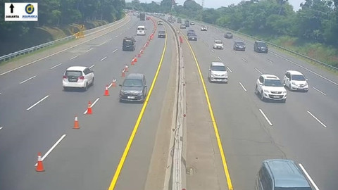 Contraflow di Tol Jakarta Cikampek KM 47-KM 65 arah Cikampek. Foto: Travoy Jasa Marga