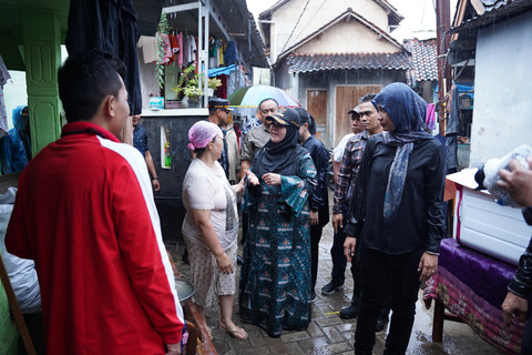 Tinjau Kerusakan Rumah Akibat Banjir, Eva Diana Janji Perbaikan Segera Dilakukan