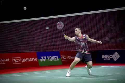 Aksi Kunlavut Vitidsarn saat melawan Jonatan Christie dalam final Indonesia Masters 2025 di Istora Senayan, Jakarta, Minggu (26/1/2025). Foto: Jamal Ramadhan/kumparan