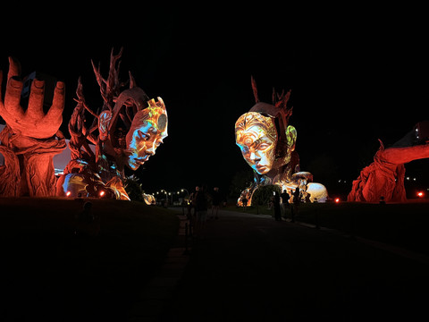 Karya seni The Earth Sentinels karya Daniel Popper yang jadi landmark Nuanu Creative City. Foto: Nuanu