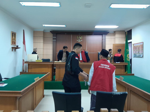 Agus dalam sidang vonis di PN Serang, Kamis (23/1/2025). Dok: kumparan