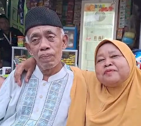Pak Tarno dan istri pertamanya, Sariyah. Foto: Istimewa