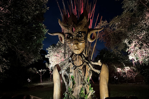 Karya seni Earth Guardian karya Daniel Poppers di Aurora Media Park. Foto: Gitario Vista Inasis/kumparan