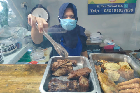 Warung Bu Spoed di Jalan Ibu Ruswo, Kemantren Gondomanan, Kota Yogyakarta, Selasa (28/1/2025). Foto: Arfiansyah Panji Purnandaru/kumparan