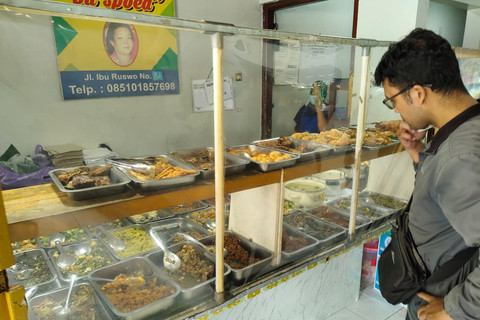 Warung Bu Spoed di Jalan Ibu Ruswo, Kemantren Gondomanan, Kota Yogyakarta, Selasa (28/1/2025). Foto: Arfiansyah Panji Purnandaru/kumparan