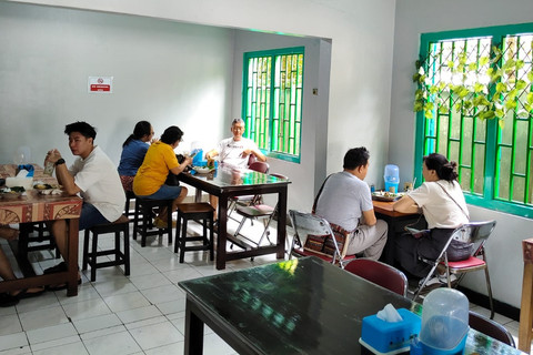 Warung Bu Spoed di Jalan Ibu Ruswo, Kemantren Gondomanan, Kota Yogyakarta, Selasa (28/1/2025). Foto: Arfiansyah Panji Purnandaru/kumparan