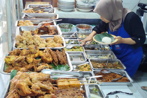 Warung Bu Spoed di Jalan Ibu Ruswo, Kemantren Gondomanan, Kota Yogyakarta, Selasa (28/1/2025). Foto: Arfiansyah Panji Purnandaru/kumparan