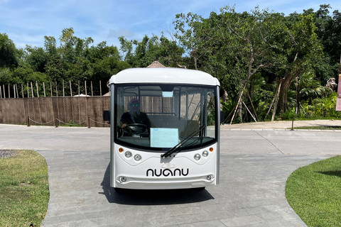 Mobil buggy untuk antar pengunjung di Nuanu. Foto: Gitario Vista Inasis/kumparan