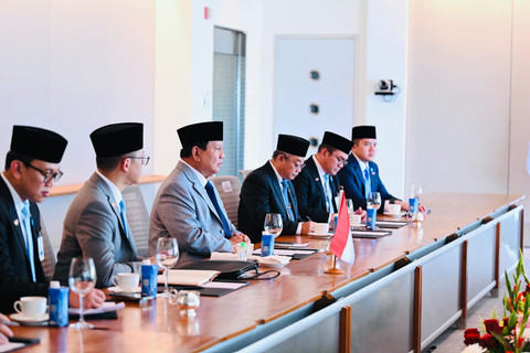 Mendag Budi Santoso dampingi Presiden Prabowo bertemu PM Malaysia Anwar Ibrahim di Malaysia. Foto: Kemendag RI