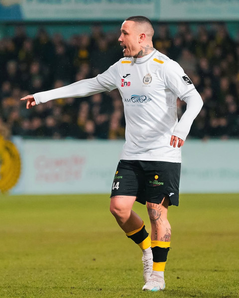 Radja Nainggolan bersama KSC Lokeren-Temse. Foto: Instagram @ksclokerentemse_official