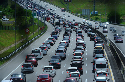 Ilustrasi mobil di Malaysia. Foto: Shahjehan/Shutterstock