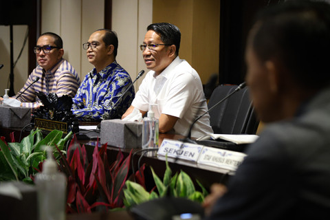 Konferensi Pers Menteri Hukum RI, Supratman Andi Agtas tentang kewarganegaraan tersangka kasus korupsi E-KTP, Paulus Tannos di Kemenkum, Jakarta pada Rabu (29/1). Foto: Iqbal Firdaus/kumparan