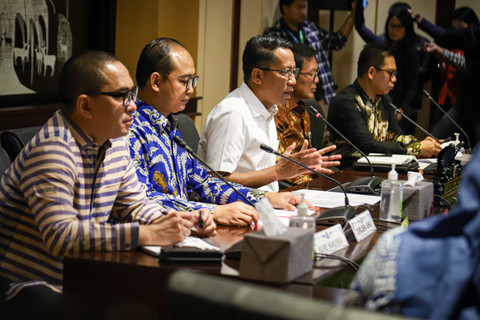 Konferensi Pers Menteri Hukum RI, Supratman Andi Agtas tentang kewarganegaraan tersangka kasus korupsi E-KTP, Paulus Tannos di Kemenkum, Jakarta pada Rabu (29/1). Foto: Iqbal Firdaus/kumparan