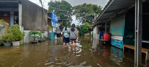 Banjir di Jalan Satria, Kelurahan Jelambar, Jakarta Barat, pada Rabu (29/1). Foto: Rachmadi Rasyad/kumparan