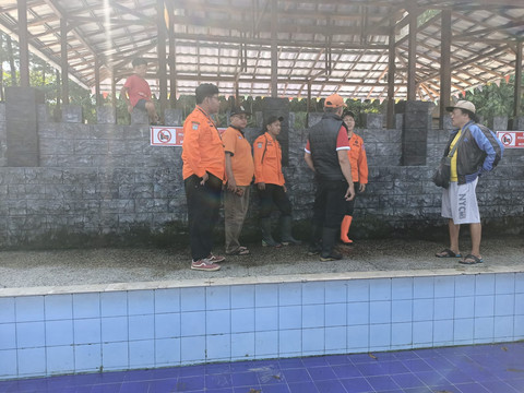 Longsor menerjang kolam renang Kalimeri di Dusun Sidomulyo, Desa Sempalwadak, Kecamatan Bululawang, Kabupaten Malang. Foto: Dok. BPBD Kabupaten Malang