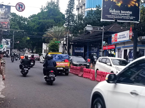 Situasi lalu lintas di jalur utama Bandung-Lembang, Jalan Dr. Setiabudi Bandung, Rabu (29/1/2025).  Foto: Robby Bouceu/kumparan
