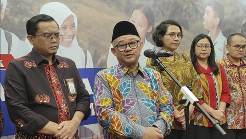 Menteri Pendidikan Dasar dan Menengah (Mendikdasmen) Abdul Mu'ti menjawab pertanyaan wartawan di Jakarta, Kamis (30/1/2025). Foto: Alya Zahra/kumparan 
