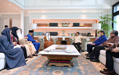 Presiden Prabowo Subianto menerima kunjungan Menteri Energi dan Infrastruktur Uni Emirat Arab (UEA) Suhail Mohamed Al Mazrouei di Kertanegara, Jakarta, Kamis (30/1/2025). Foto: Biro Pers Sekretariat Presiden