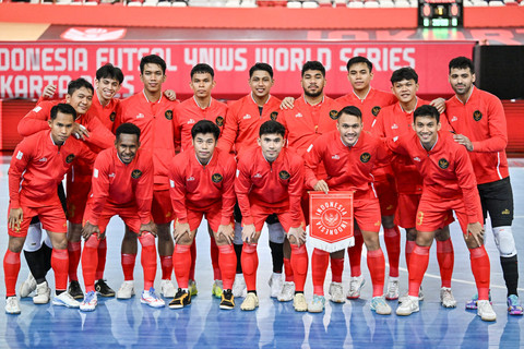 Timnas futsal Indonesia berfoto bersama sebelum bertanding melawan timnas futsal Jepang pada kompetisi Indonesia Futsal 4 Nations World Series 2025 di Jakarta International Velodrome, Jakarta, Kamis (30/1/2025). Foto: Aprillio Akbar/ANTARA FOTO