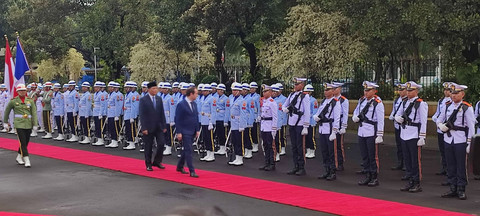Upacara penyambutan kedatangan Menteri Pertahanan Prancis, Sebastien Lecornu, di Kantor Kementerian Pertahanan, Jakarta Pusat, pada Jumat (31/1). Foto: Rachmadi Rasyad/kumparan
