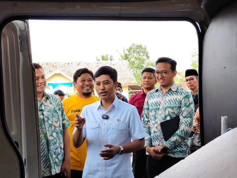 Wakil Menteri Kesehatan RI, Dante Saksono Harbuwono, di Kelurahan Tamanmartani, Kapanewon Kalasan, Kabupaten Sleman, Jumat (31/1). Foto: Arfiansyah Panji Purnandaru/kumparan
