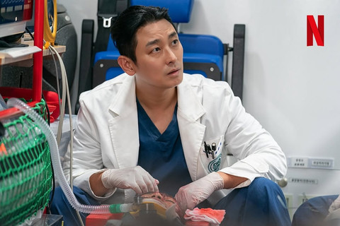 Cuplikan adegan di serial The Trauma Code: Heroes on Call. Foto: Dok. netflixkr