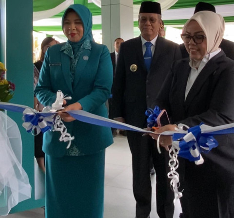 Pemprov dan DPRD Kalbar saat meresmikan Klinik Kedokteran Nuklir dan Teranostik Molekuler RSUD Soedarso. Foto: Yulia Ramadhiyanti/Hi!Pontianak