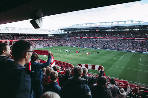 Ilustrasi link dan cara nonton live streaming Bournemouth vs Liverpool. Foto: Pexels/Tembela Bohle
