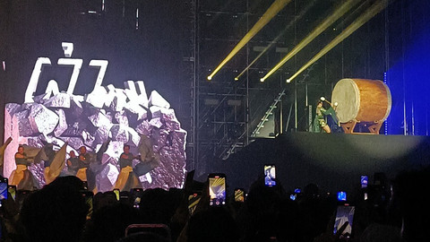 Konser Yura Yunita di Istora Senayan, Gelora Bung Karno, Jakarta, Minggu (2/2/2025). Foto: Giovanni/kumparan